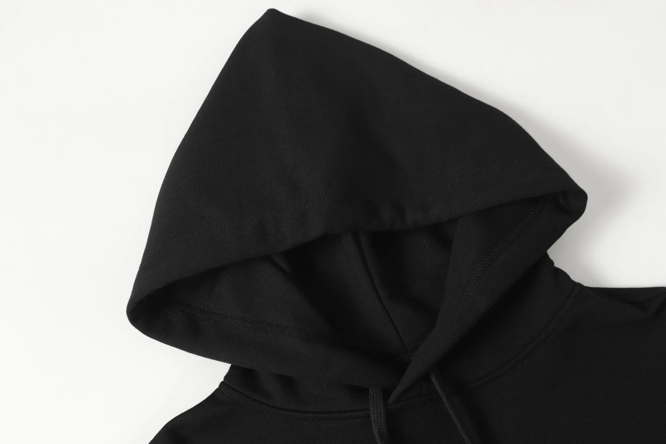 M38—P210 -Chrome Hearts/Chrome Hearts printed sweatshirt cardigan jacket -420 grams of high-density, high-quality wool, soft, delicate and skin-friendly, soft and silky to the touch, warm and skin-friendly -The hardware and zipper accessories are all customized and full of details -Colour: black -Size: S M L XL
